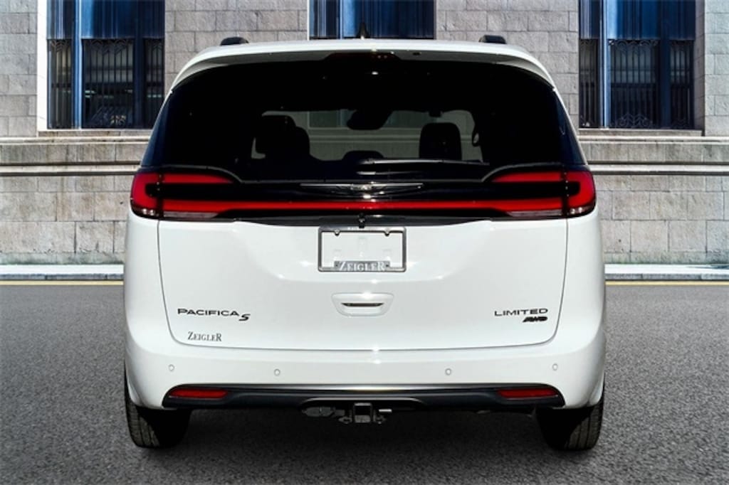 New 2026 Chrysler Pacifica Limited Passenger Van