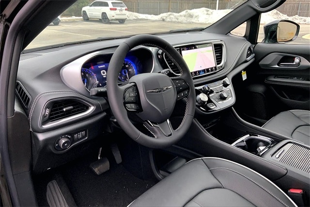2026 CHRYSLER PACIFICA - Image 8