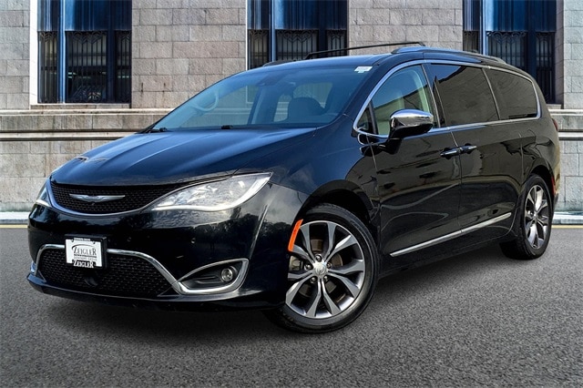Used 2017 Chrysler Pacifica Limited with VIN 2C4RC1GG2HR533153 for sale in Downers Grove, IL