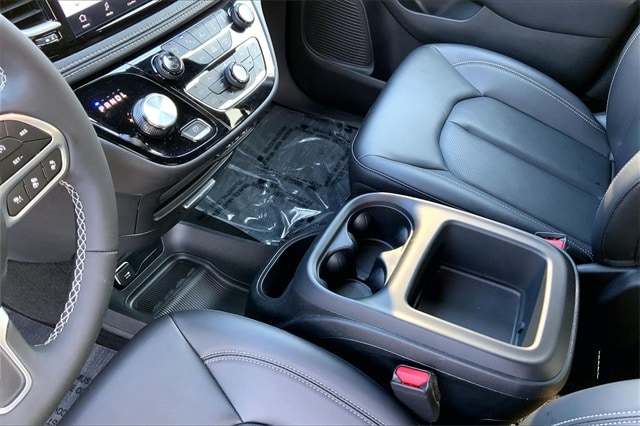 2025 CHRYSLER PACIFICA - Image 16