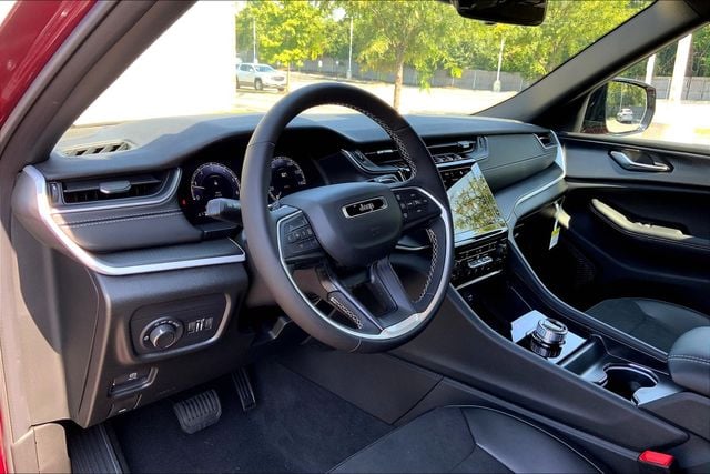 2025 JEEP GRAND CHEROKEE L - Image 8