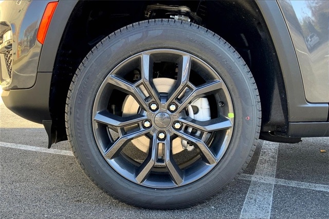 2025 JEEP GRAND CHEROKEE - Image 12