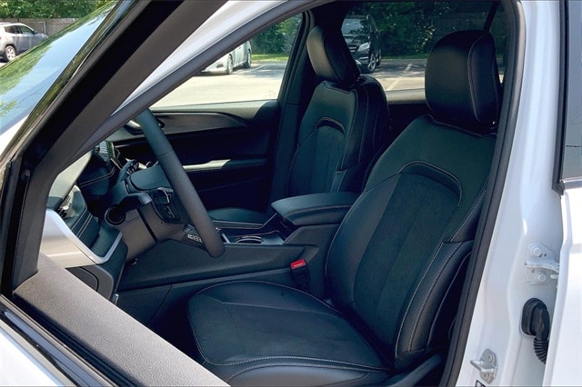 2025 JEEP GRAND CHEROKEE L - Image 9