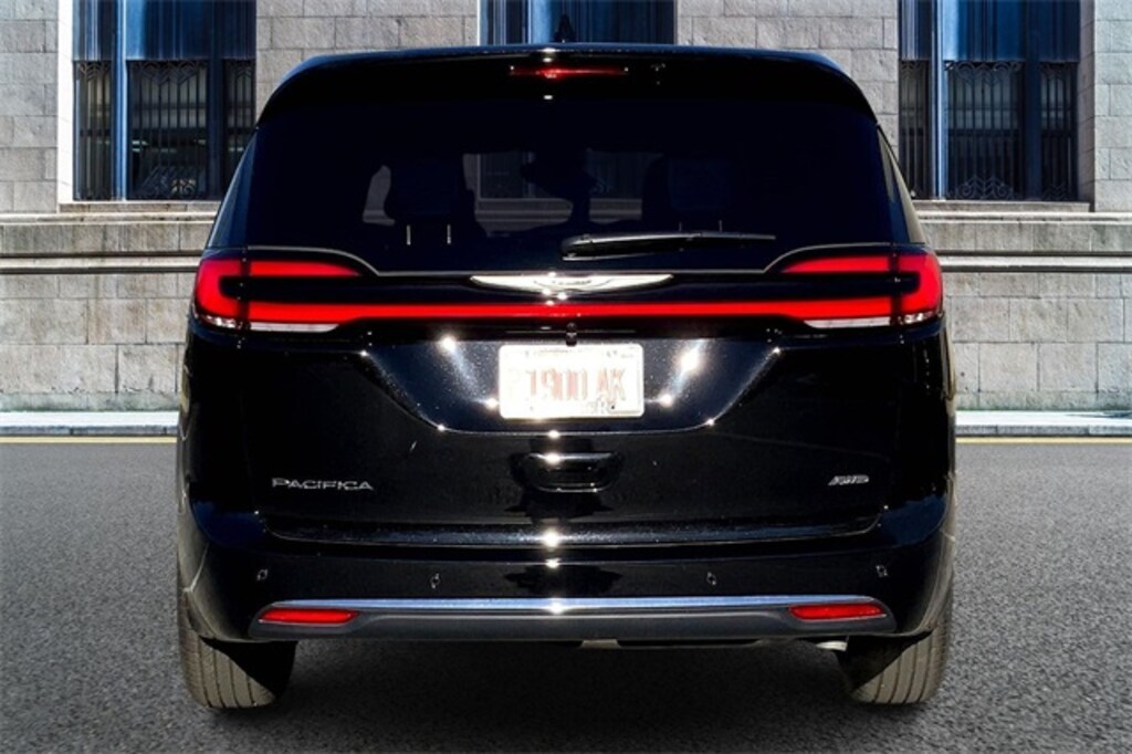 New 2026 Chrysler Pacifica Select Passenger Van