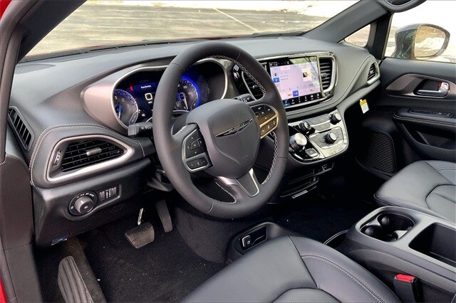 2026 CHRYSLER PACIFICA - Image 8