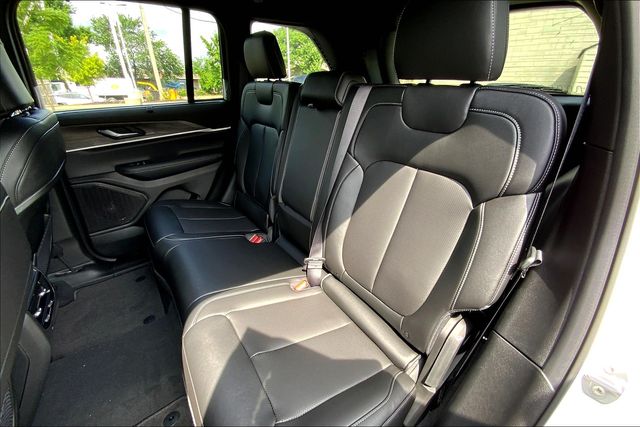 2025 JEEP GRAND CHEROKEE - Image 10