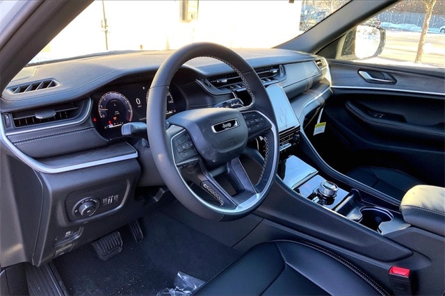 2025 JEEP GRAND CHEROKEE - Image 8