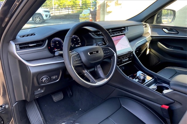 2025 JEEP GRAND CHEROKEE L - Image 8