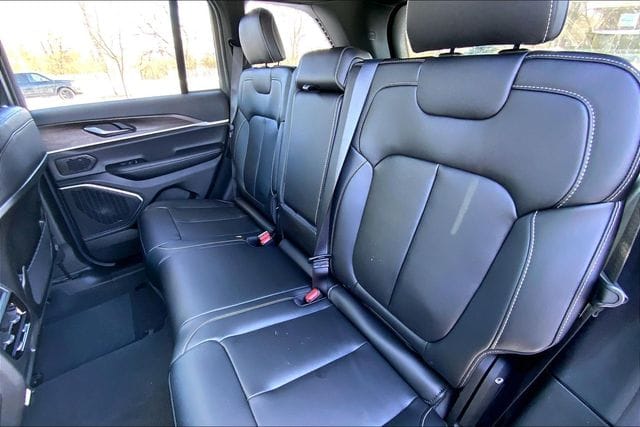 2026 JEEP GRAND CHEROKEE - Image 10