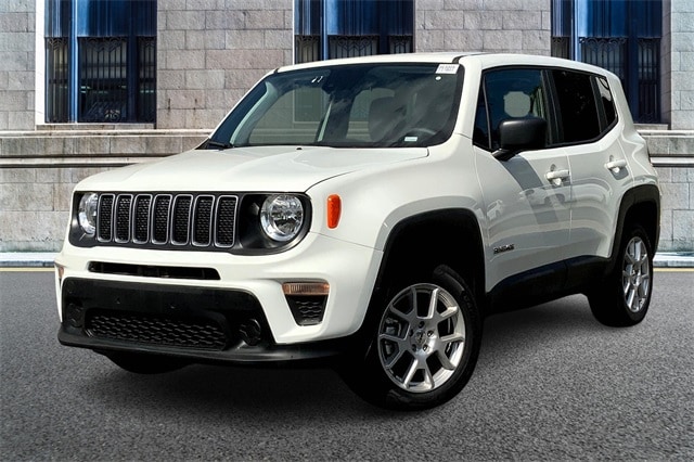 Used 2023 Jeep Renegade Latitude with VIN ZACNJDB16PPP62685 for sale in Downers Grove, IL