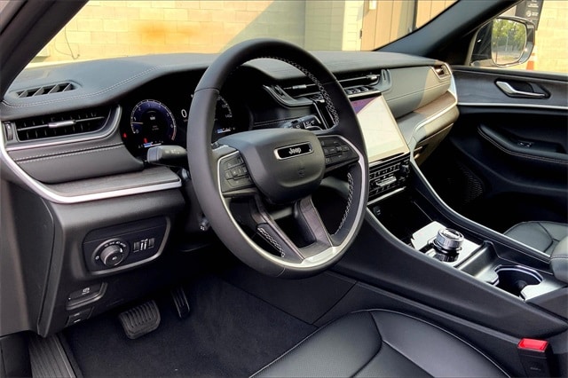 2025 JEEP GRAND CHEROKEE - Image 8