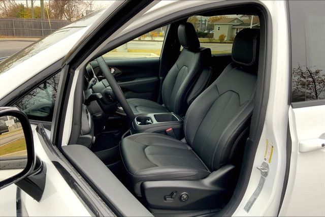 2026 CHRYSLER PACIFICA - Image 9