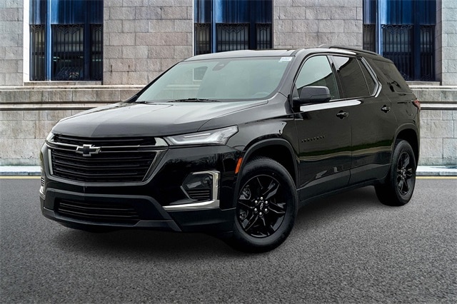 Used 2022 Chevrolet Traverse LS with VIN 1GNERFKW3NJ180714 for sale in Downers Grove, IL