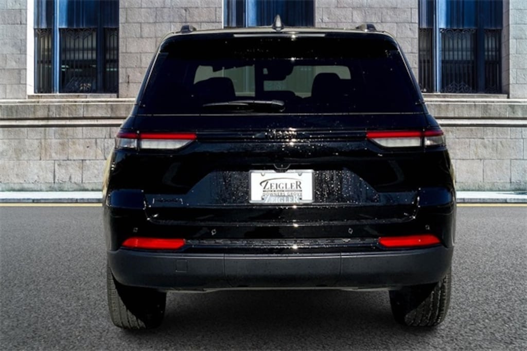 New 2025 Jeep Grand Cherokee Limited Sport Utility