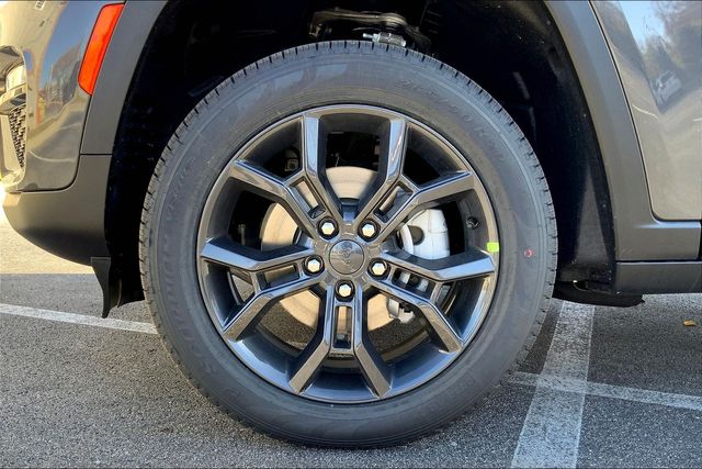 2025 JEEP GRAND CHEROKEE - Image 12