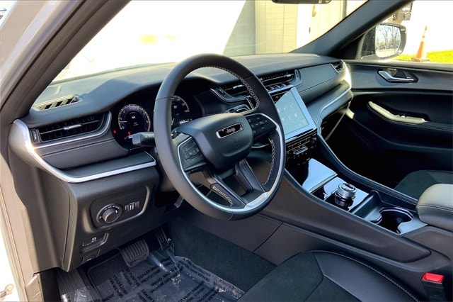 2025 JEEP GRAND CHEROKEE L - Image 8