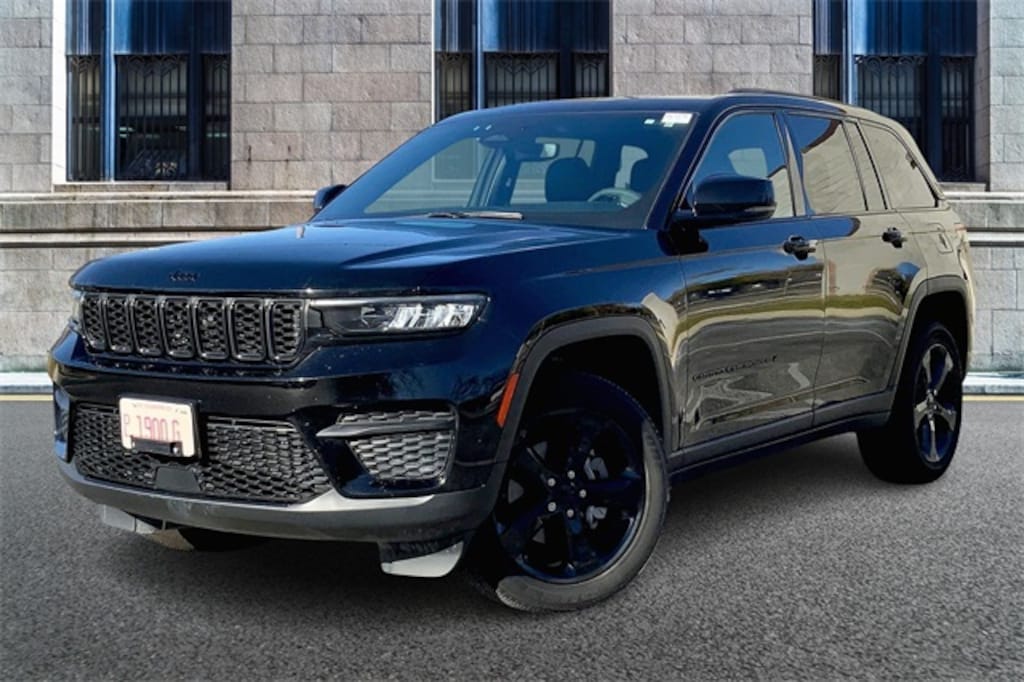 Used 2024 Jeep Grand Cherokee Laredo SUV