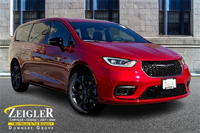 2026 Chrysler Pacifica Select's photo