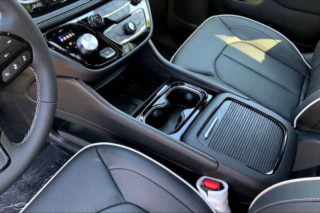 2026 CHRYSLER PACIFICA - Image 7