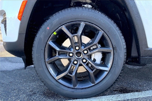 2025 JEEP GRAND CHEROKEE - Image 12