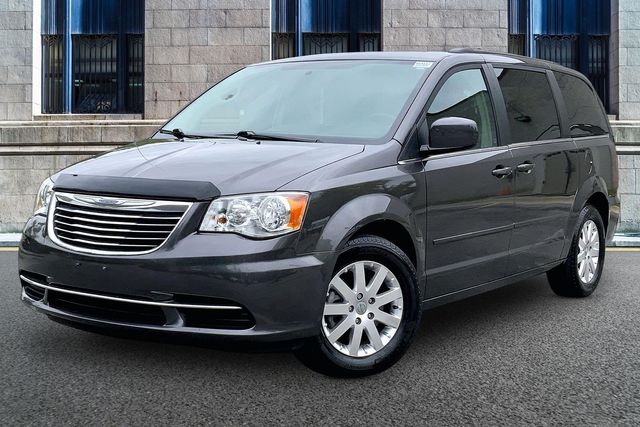 Used 2015 Chrysler Town & Country LX with VIN 2C4RC1AG1FR697662 for sale in Downers Grove, IL