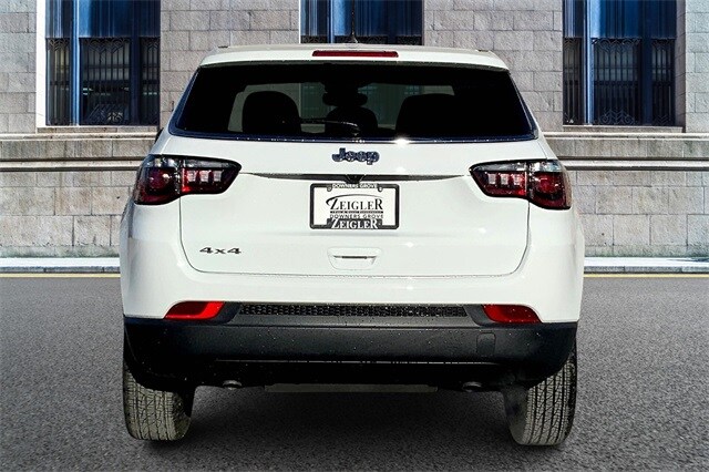 2025 Jeep Compass Sport photo 4