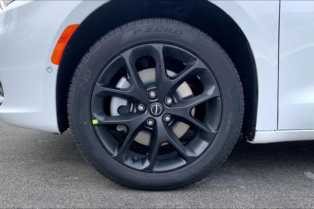 2026 CHRYSLER PACIFICA - Image 12