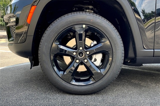 2025 JEEP GRAND CHEROKEE - Image 12