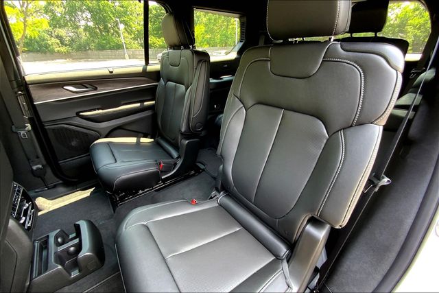 2025 JEEP GRAND CHEROKEE L - Image 10