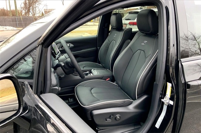 2026 CHRYSLER PACIFICA - Image 9