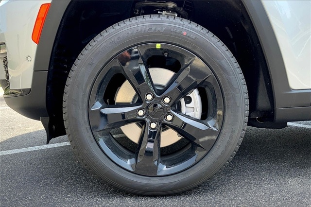 2025 JEEP GRAND CHEROKEE L - Image 12