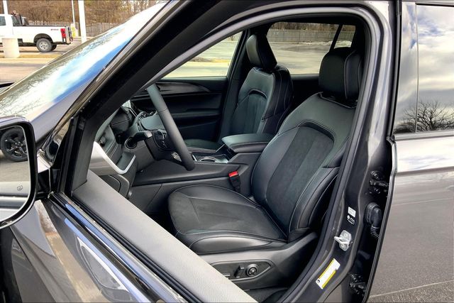 2025 JEEP GRAND CHEROKEE - Image 9