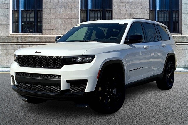 2025 Jeep Grand Cherokee Altitude X photo 2