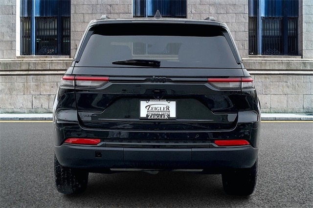 2022 JEEP GRAND CHEROKEE - Image 4