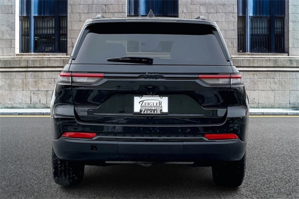 Used 2022 Jeep Grand Cherokee Laredo SUV