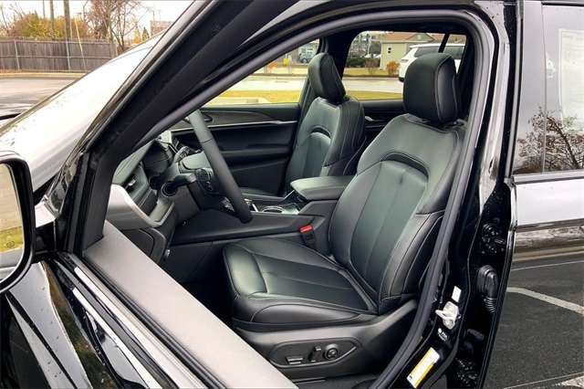 2025 JEEP GRAND CHEROKEE - Image 9