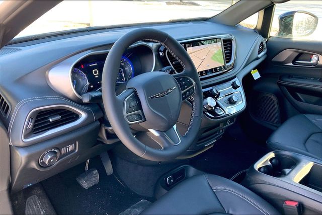 2026 CHRYSLER PACIFICA - Image 8