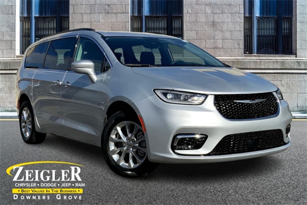 Used 2022 Chrysler Pacifica Touring L Van Passenger Van