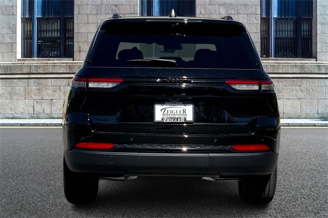 2025 JEEP GRAND CHEROKEE - Image 4