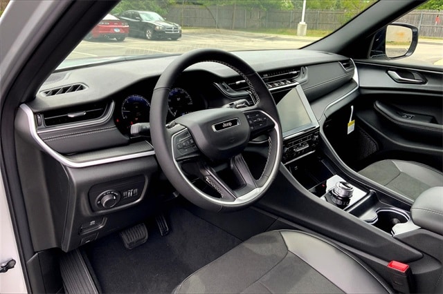 2025 JEEP GRAND CHEROKEE L - Image 8