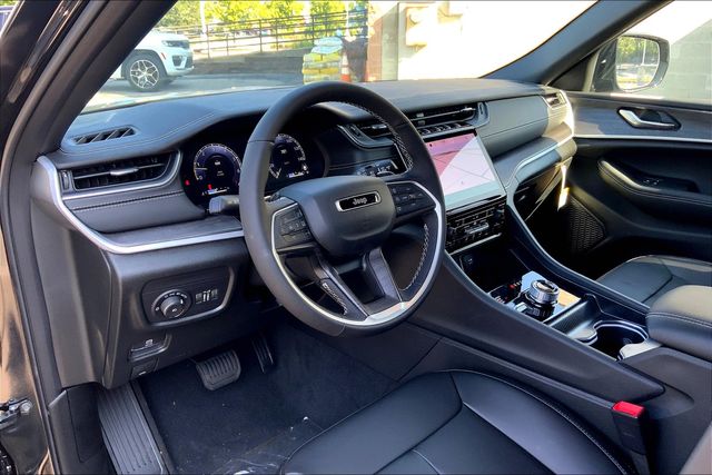 2025 JEEP GRAND CHEROKEE L - Image 8