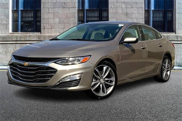Used 2024 Chevrolet Malibu 2LT with VIN 1G1ZE5ST9RF166369 for sale in Downers Grove, IL