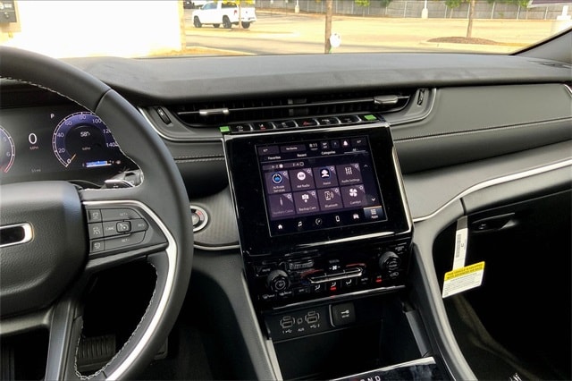 2025 JEEP GRAND CHEROKEE - Image 6