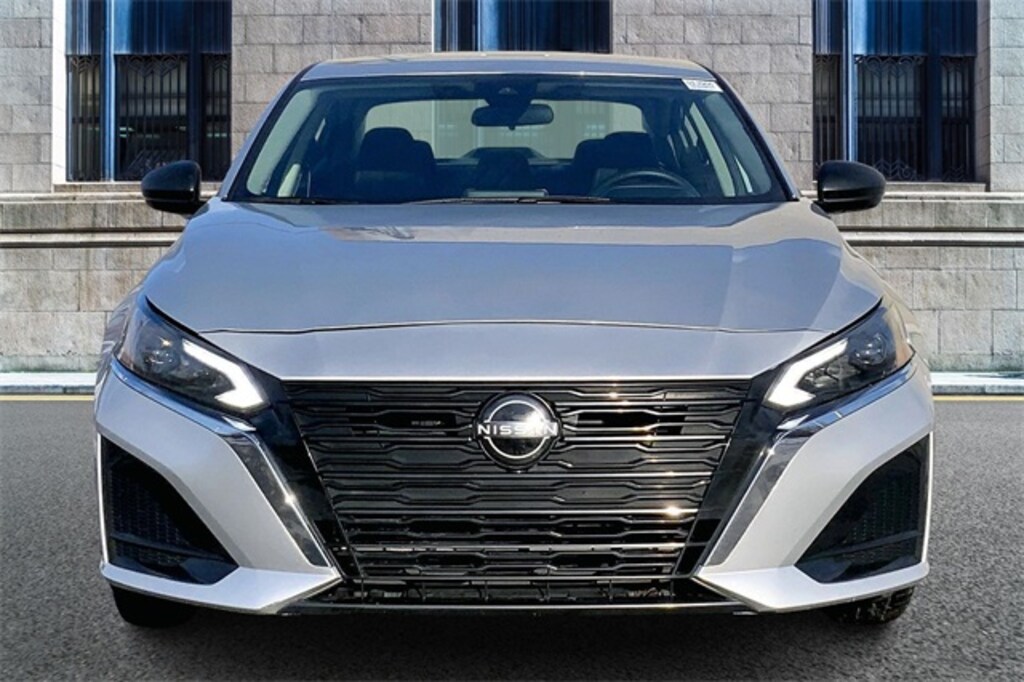 Used 2024 Nissan Altima 2.5 SV Sedan