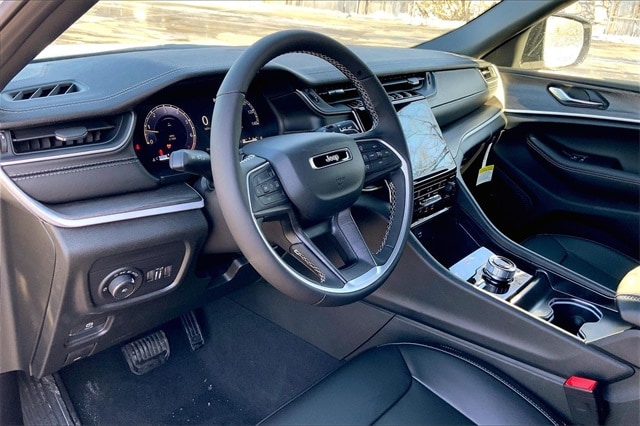 2025 JEEP GRAND CHEROKEE - Image 8