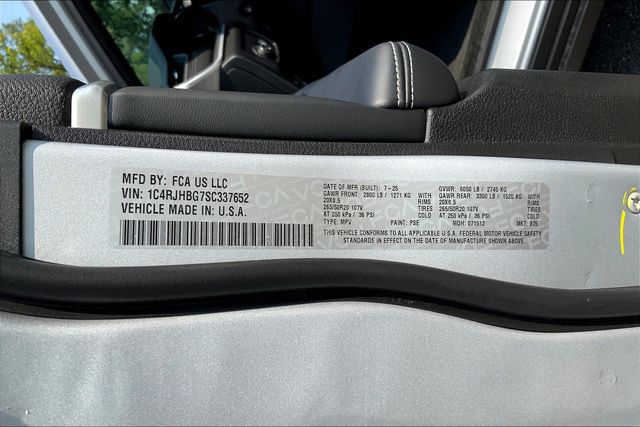 2025 JEEP GRAND CHEROKEE - Image 13