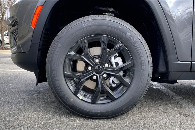 2025 JEEP GRAND CHEROKEE - Image 12