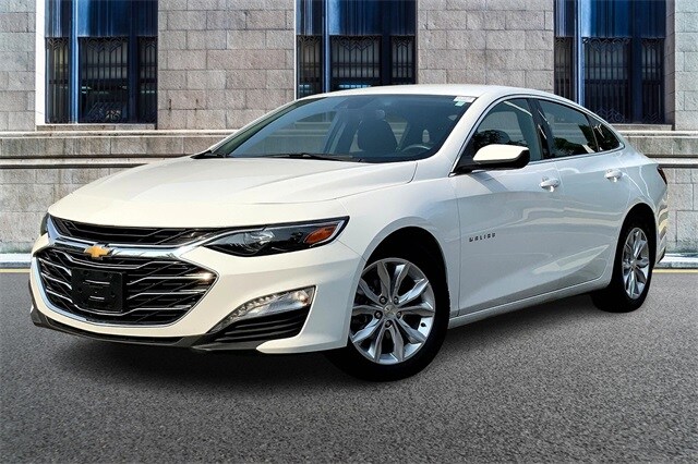 2023 Chevrolet Malibu 1LT photo 2