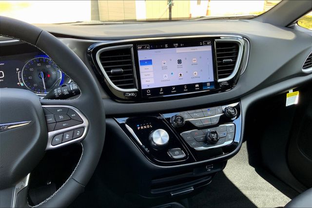 2026 CHRYSLER VOYAGER - Image 6