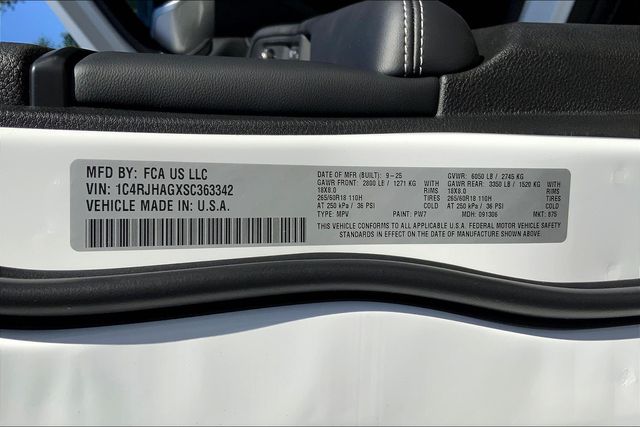 2025 JEEP GRAND CHEROKEE - Image 13